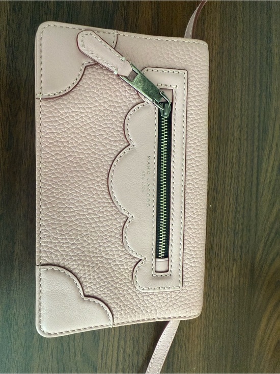 Marc Jacobs Handbags - Marc Jacobs Pale Pink Scalloped Leather Crossbody